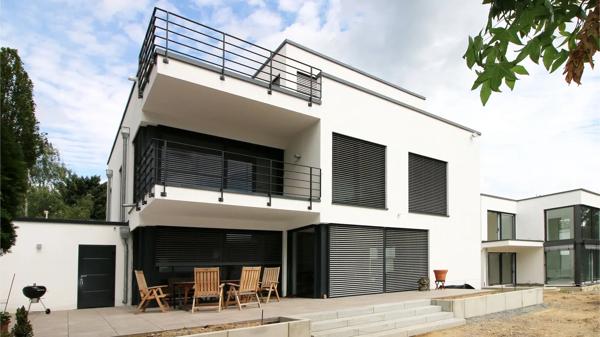 Architektenhaus im Taunus, Kronberg – Gartenansicht mit Terrasse