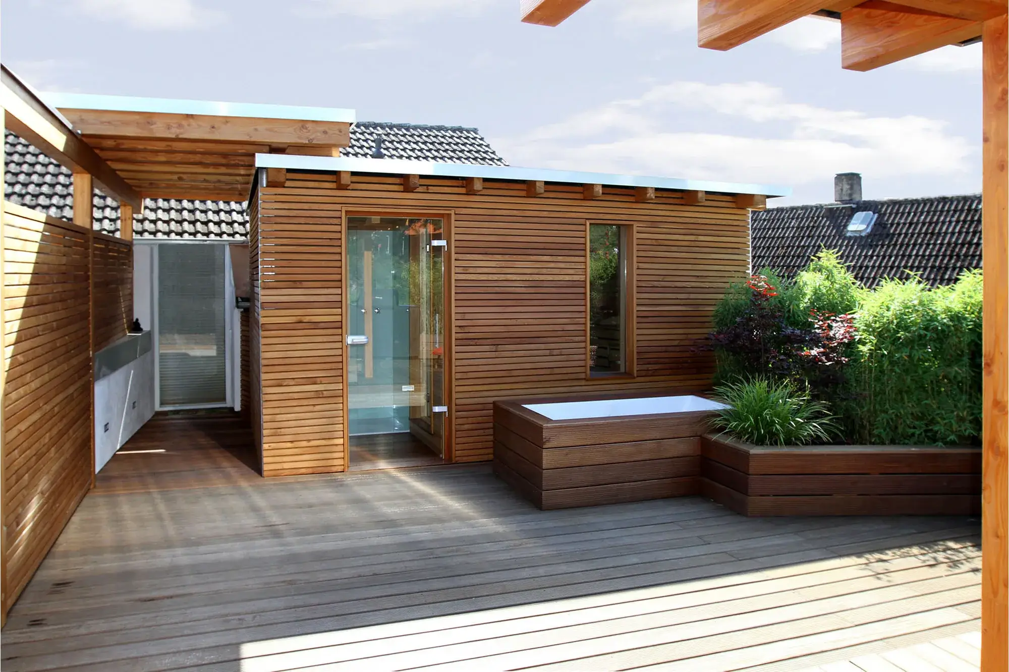 Dachterrasse mit Wellnessbereich, Erbach – Dachterrasse mit Sauna