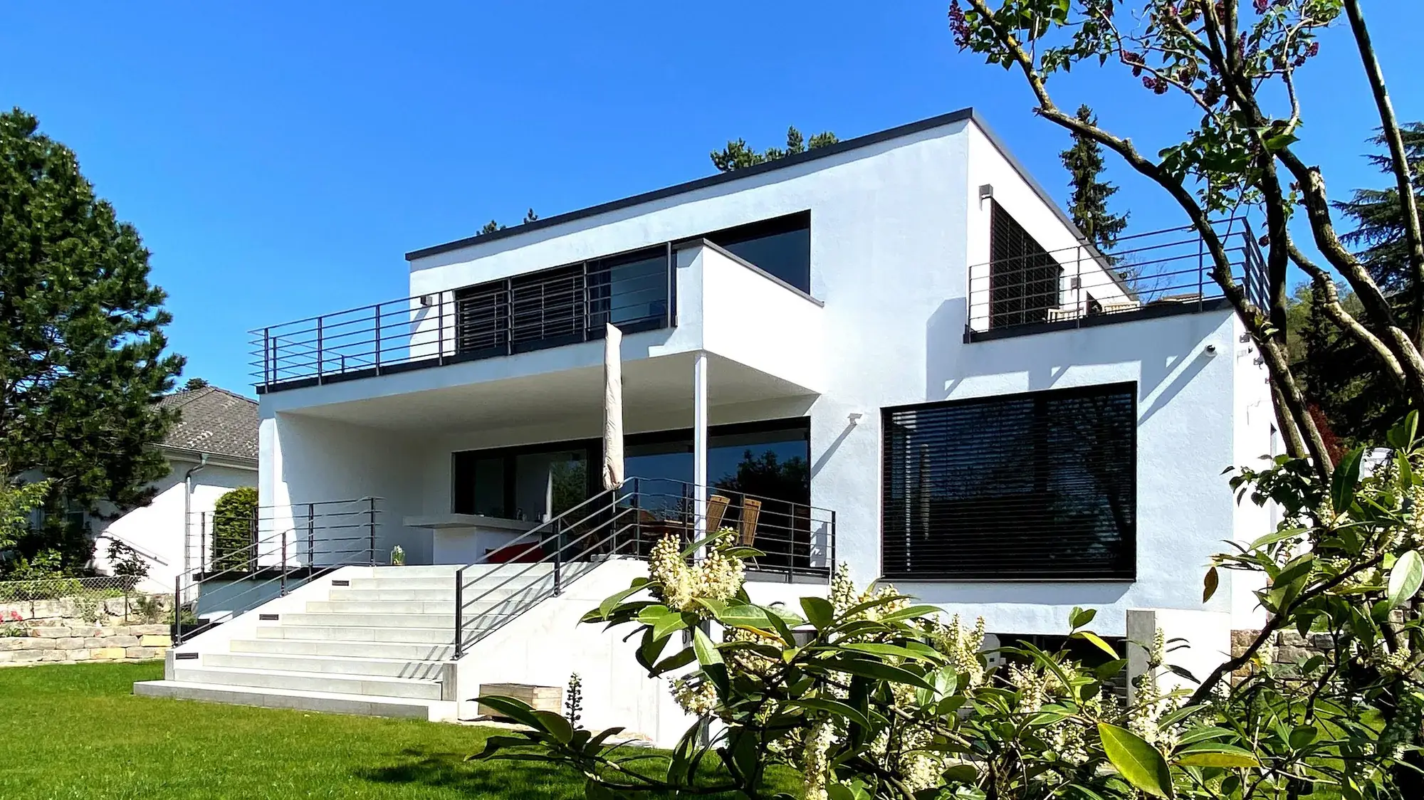 Einfamilienhaus mit Lektüreecke, Jugenheim – Hangansicht