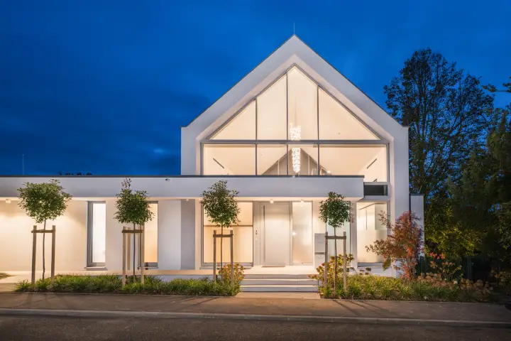 Framehouse-Villa im Schwarzwald, Baden-Baden – Giebelansicht