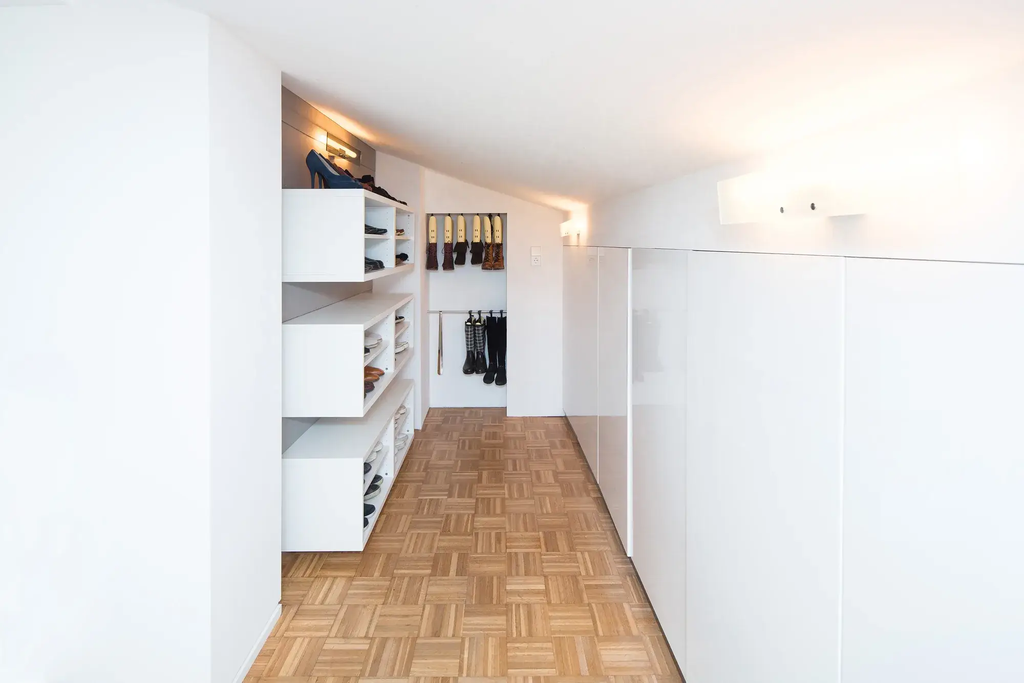 Moderne Dachstuhlsanierung in einem Zweifamilienhaus, Michelstadt – Ankleide