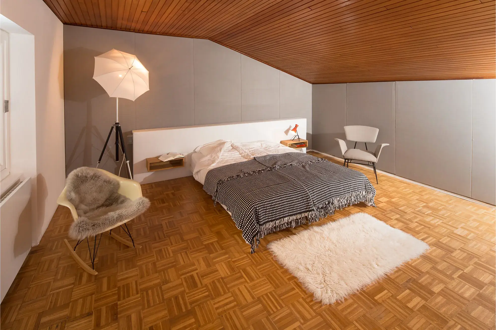 Moderne Dachstuhlsanierung in einem Zweifamilienhaus, Michelstadt – Schlafzimmer