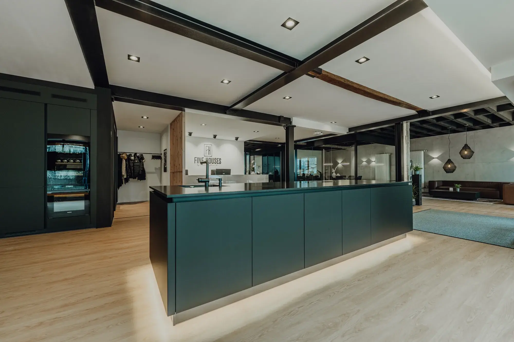 Modernisierung und innenarchitektonische Umgestaltung einer Geschäftsetage – Küche