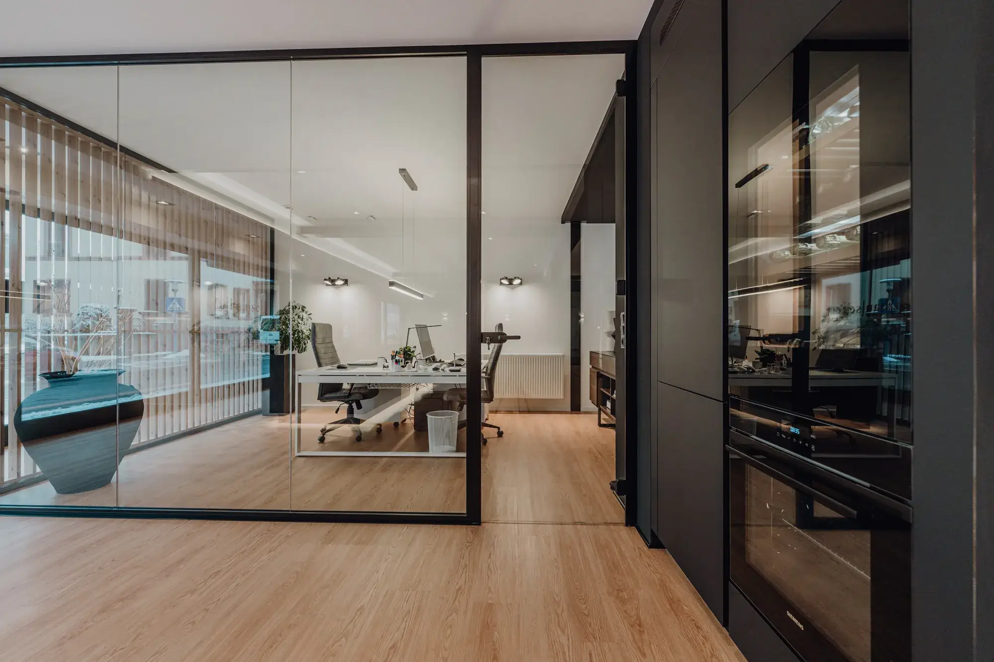 Modernisierung und innenarchitektonische Umgestaltung einer Geschäftsetage – Büro