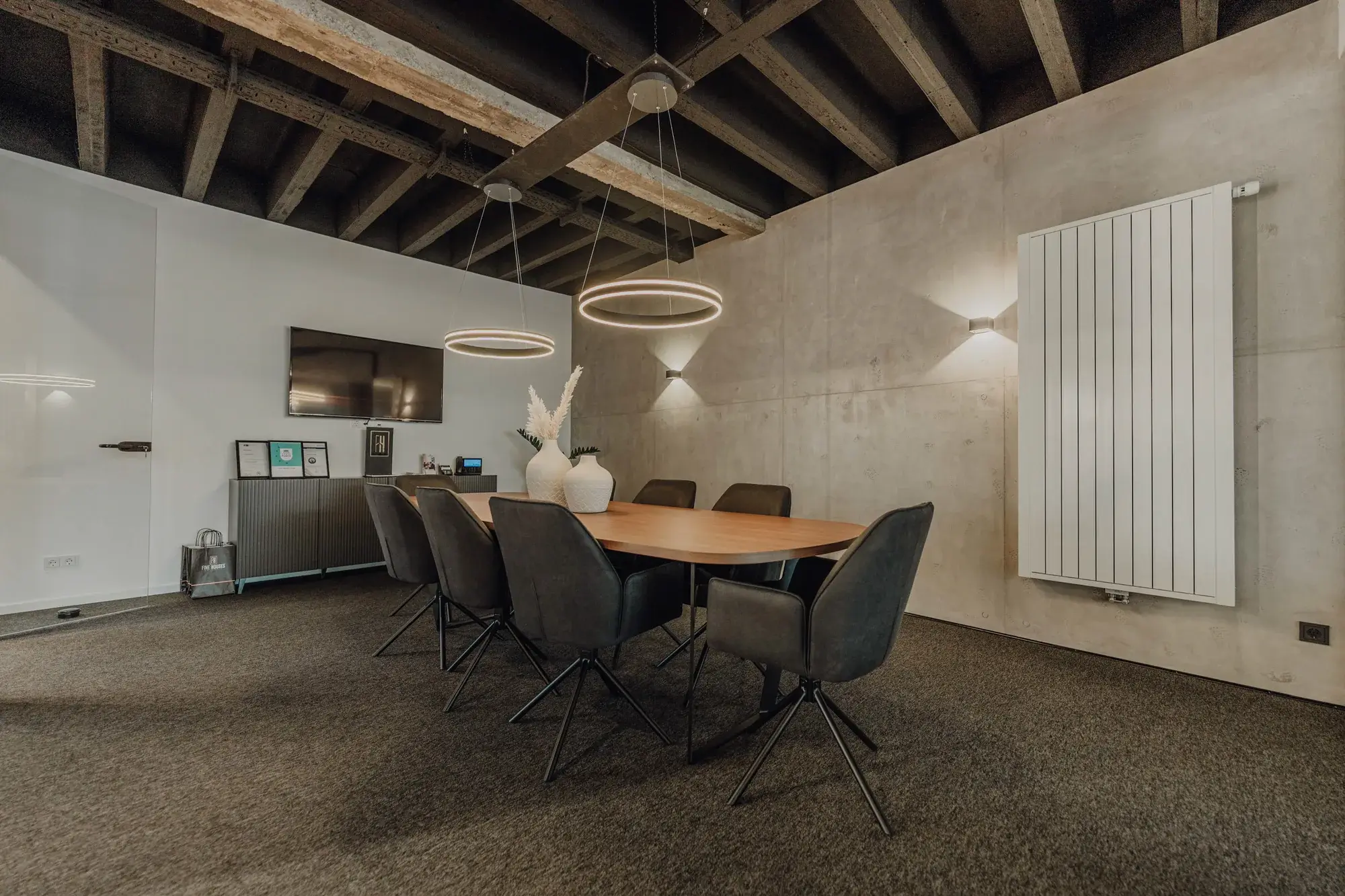 Modernisierung und innenarchitektonische Umgestaltung einer Geschäftsetage – Besprechungsraum