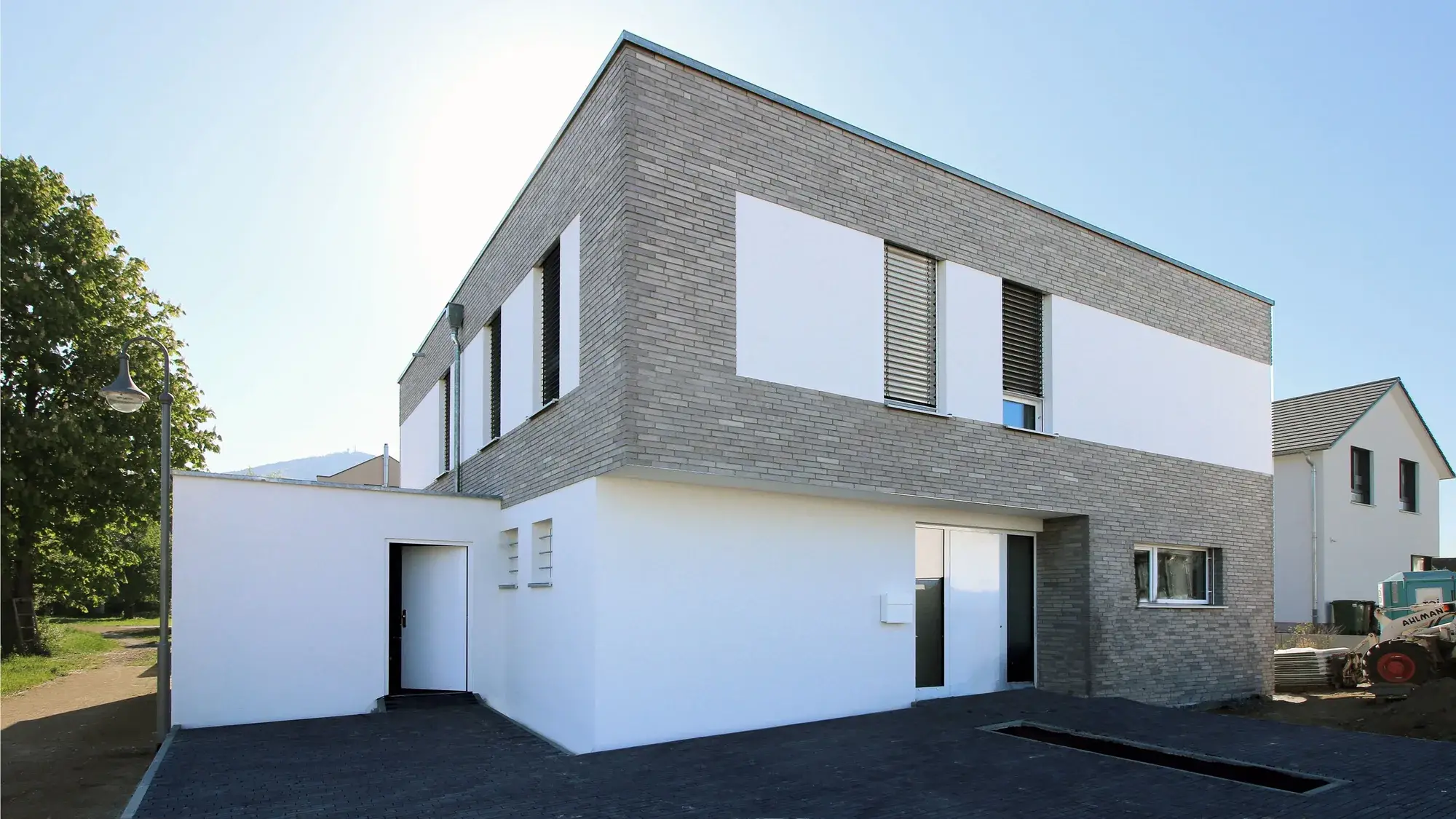 Neubau eines Einfamilienhauses an der Bergstraße, Seeheim – Straßenansicht