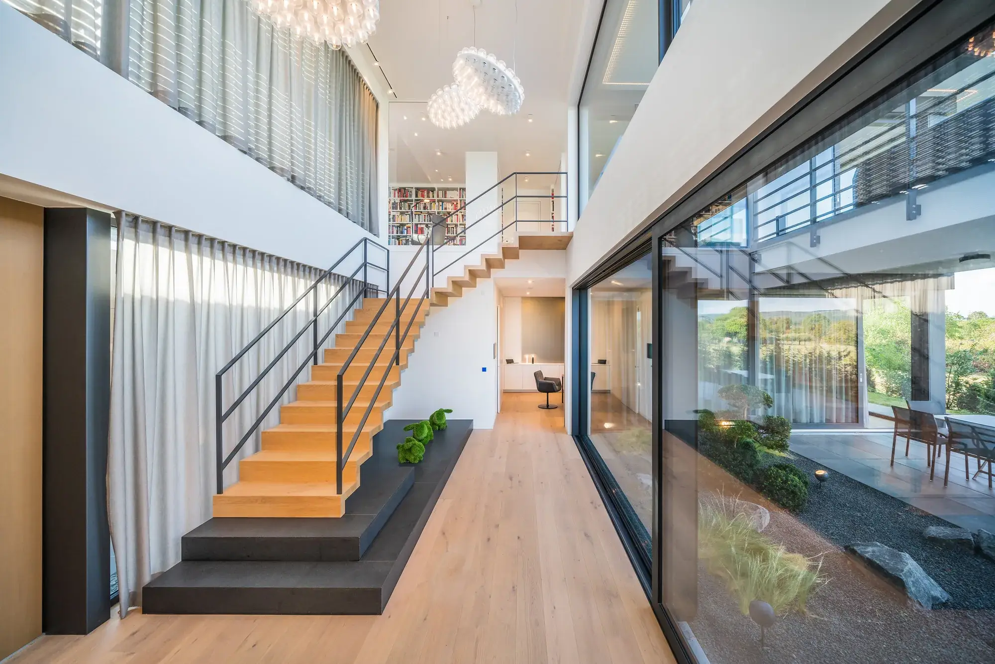 Neubau eines Smarthomes, Mainhausen – Treppe im Luftraum