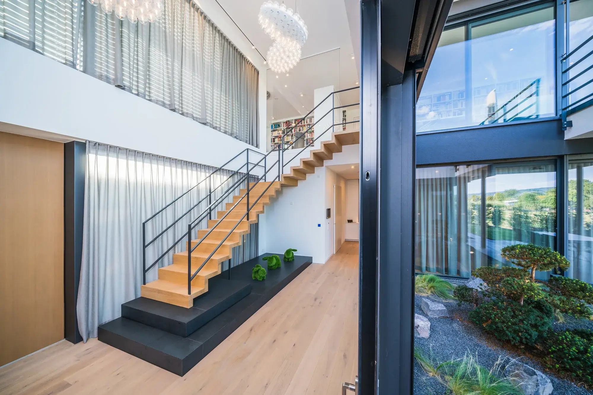 Neubau eines Smarthomes, Mainhausen – Luftraum mit Galerie