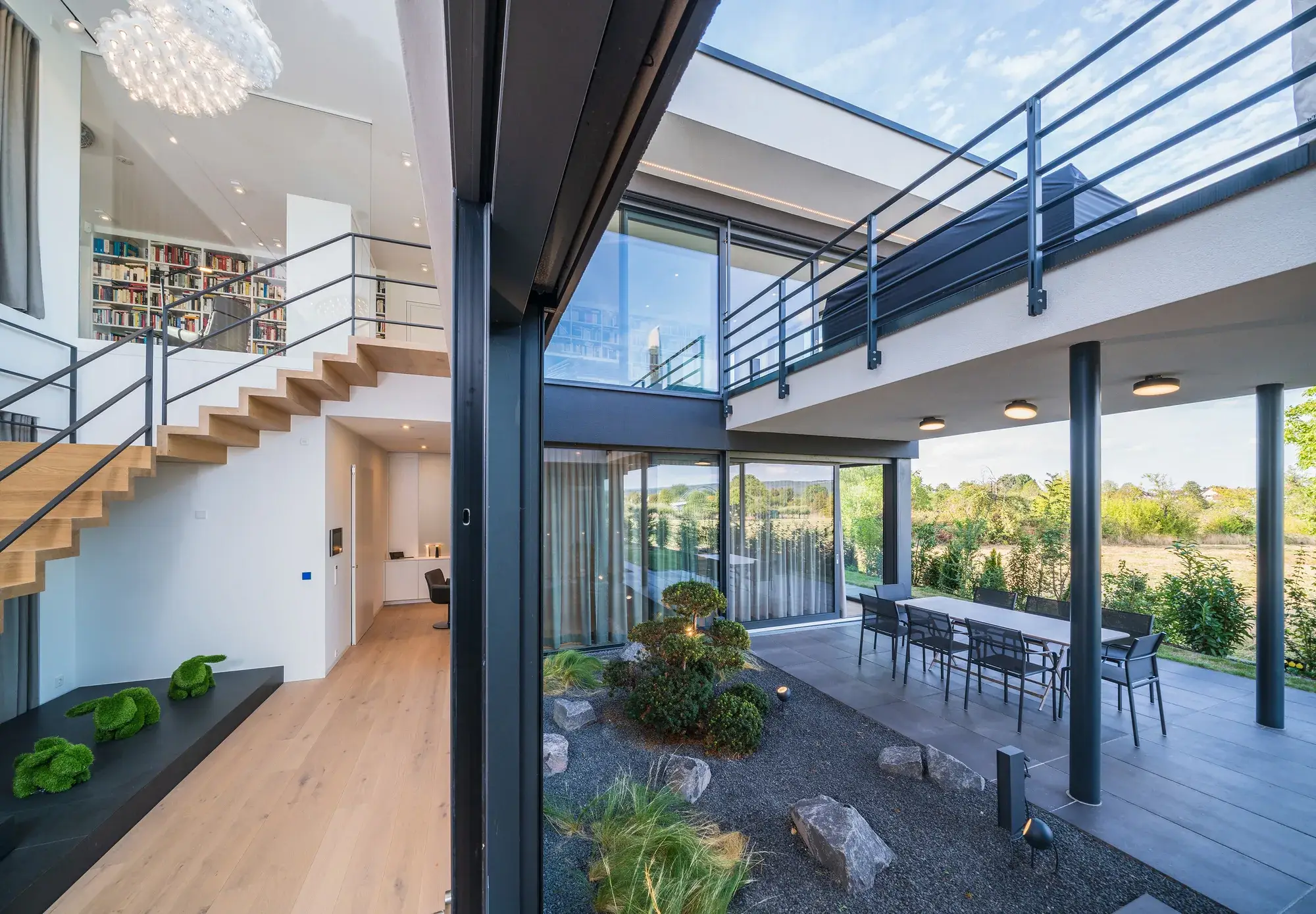 Neubau eines Smarthomes, Mainhausen – Luftraum und Glasfassade
