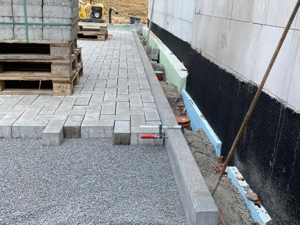 Pflasterarbeiten, Projekt 257 – Bild 1 von 3