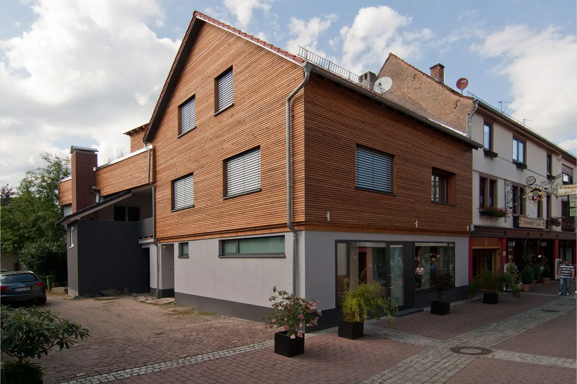 Sanierung und Einbau eines modernen Büros – Straßenansicht