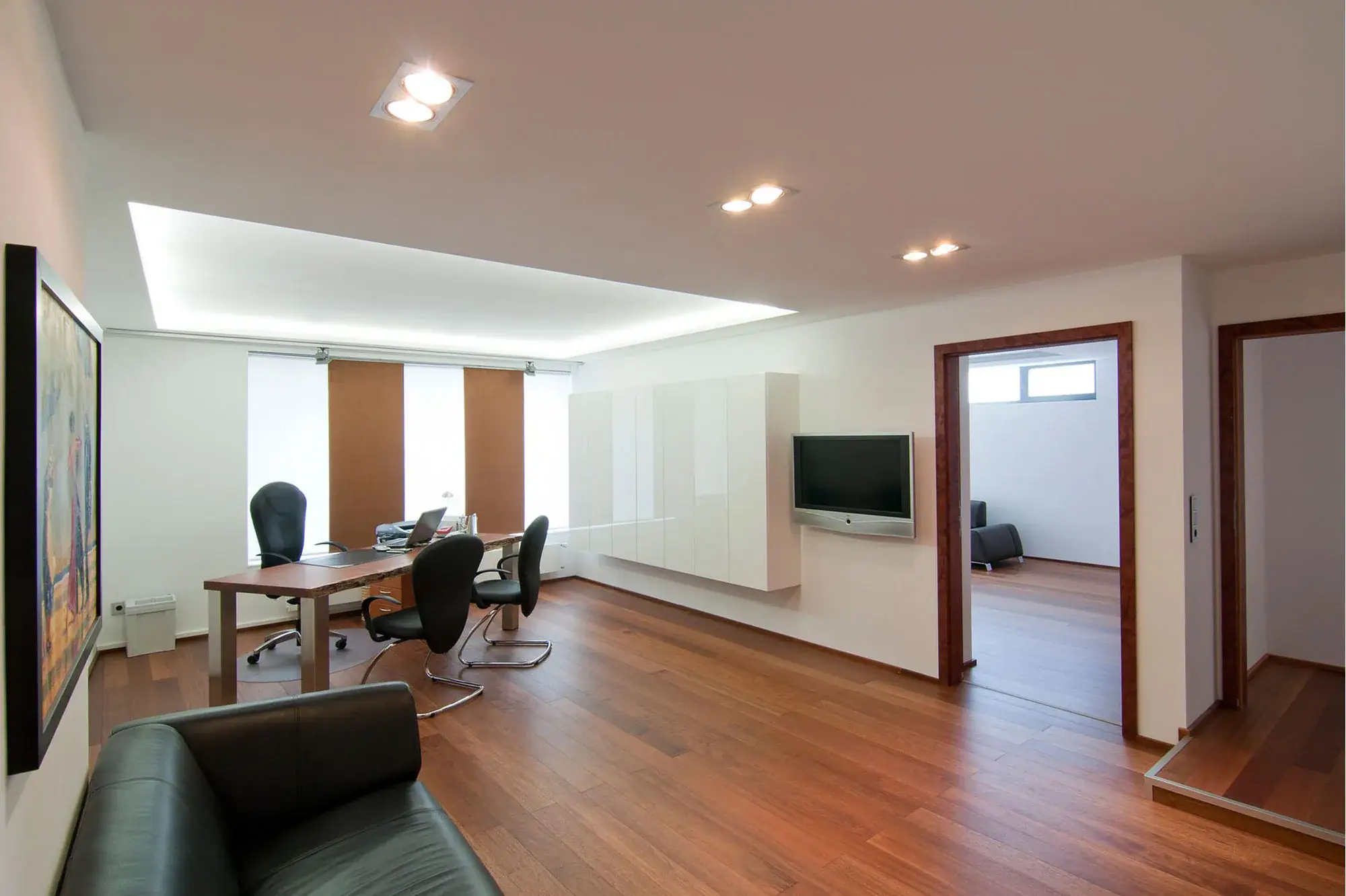 Sanierung und Einbau eines modernen Büros – Büro