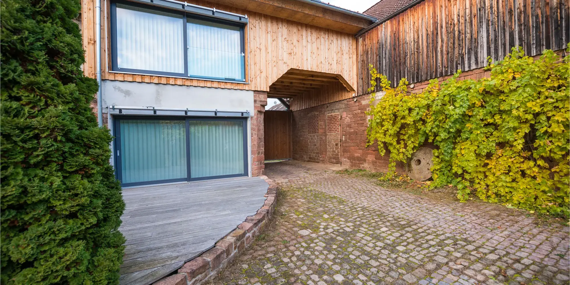 Sanierung eines historischen Torhauses, Höchst im Odenwald – Hofseite