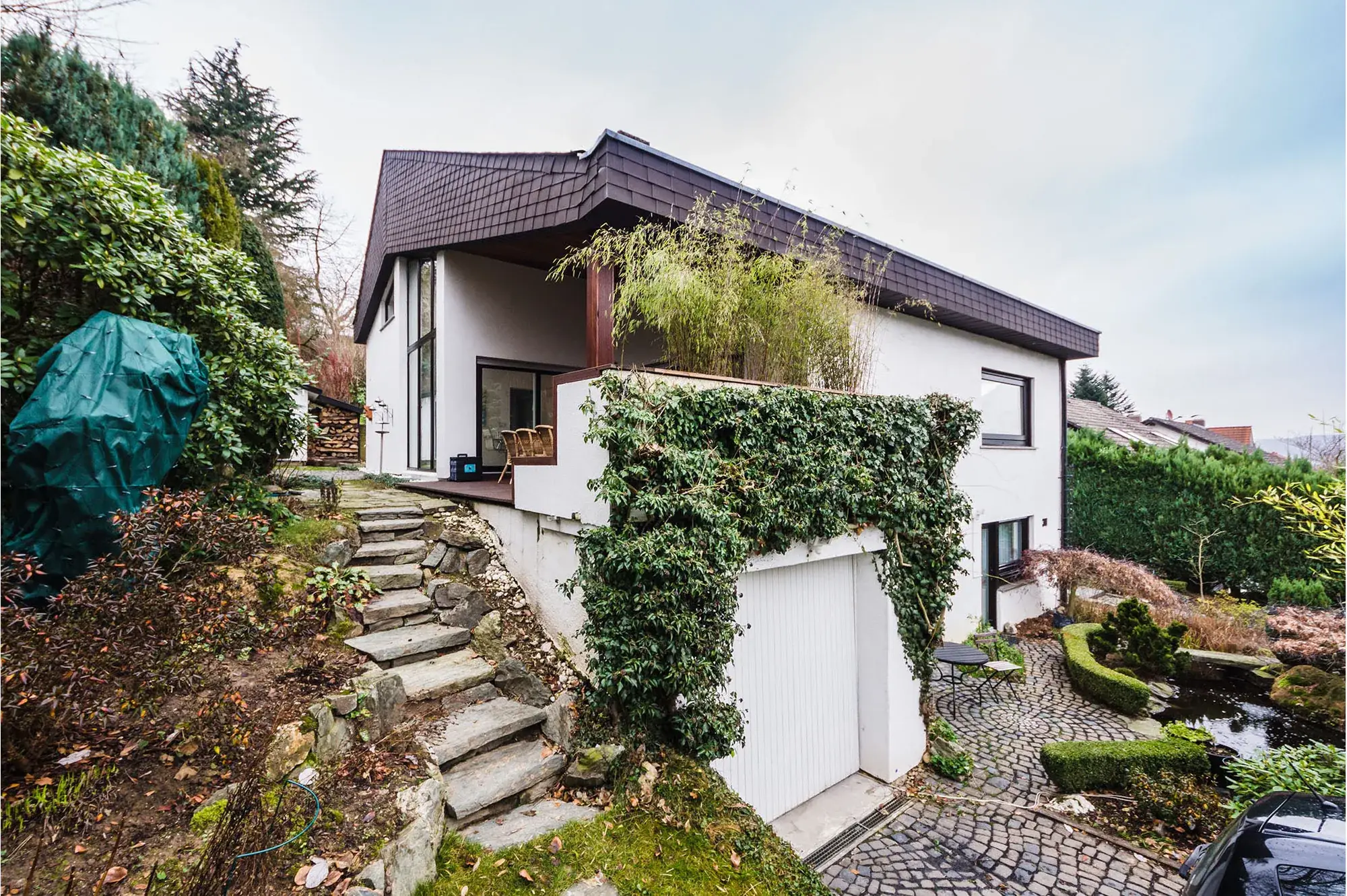 Sanierung einer Rheingau-Villa, Rheingau – Ansicht am Hang